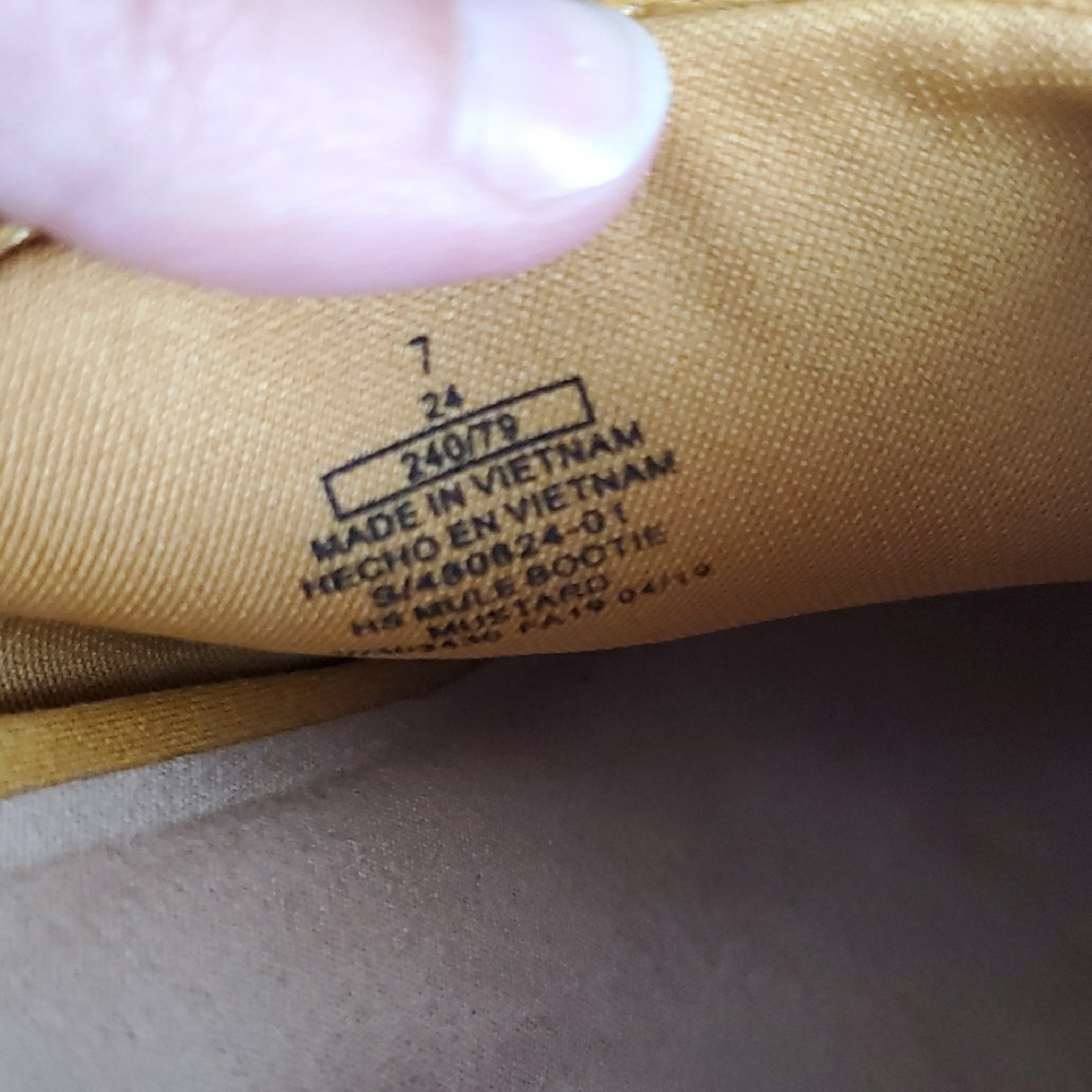 Old Navy Women's Mustard Yellow Mules Clogs Heels with Suede Like Sz 7 Western - Picture 8 of 11